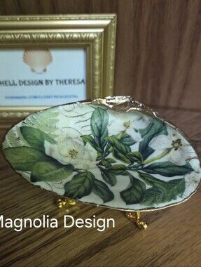 HOLD Clam Shell Jewlery/Candy  Dish With Magnolia Design